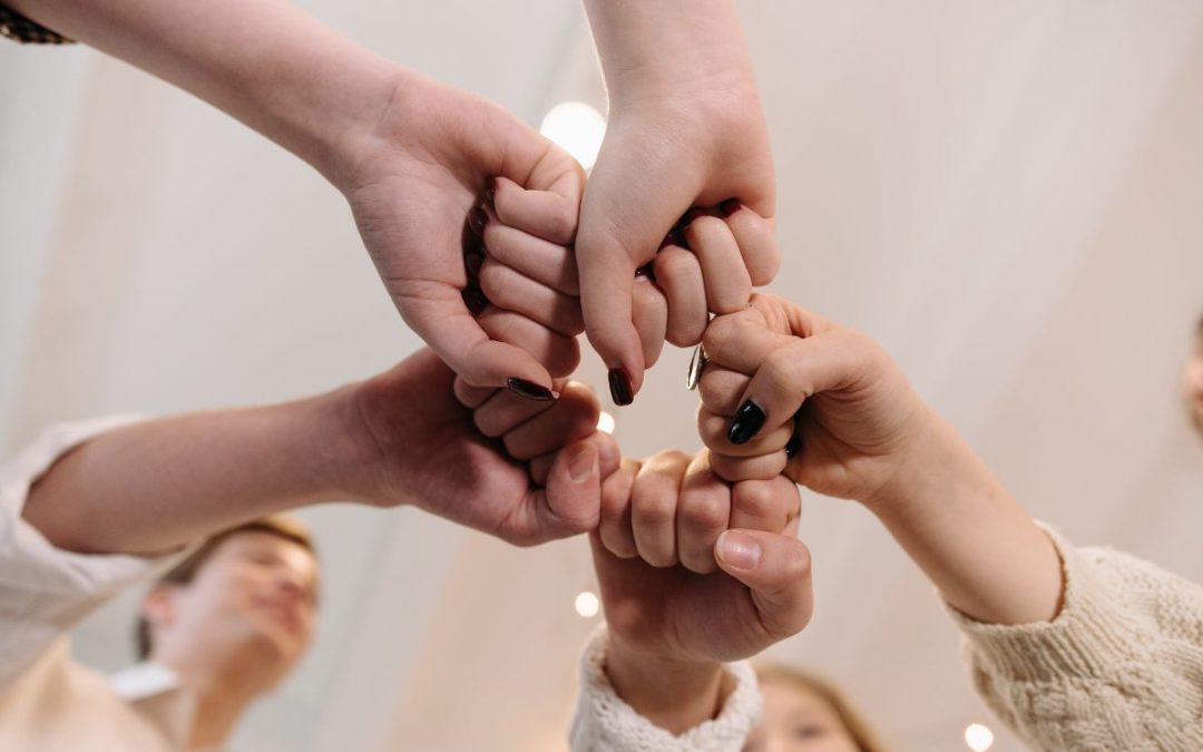 Santé holistique & Sororité thérapeutique : 7 clés pour retrouver confiance en soi