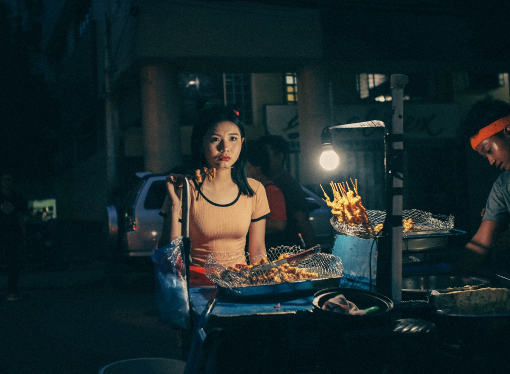 femme qui a des compulsions alimentaires nocturnes à Lille.